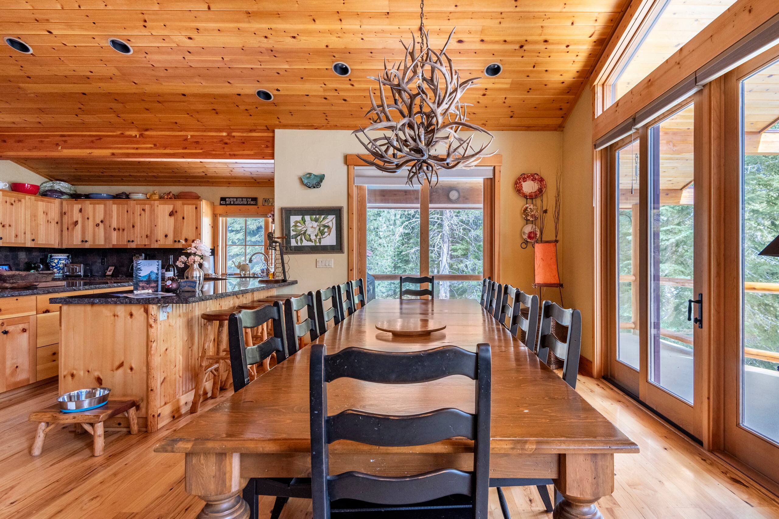 Luxury Swiss Chalet with Hot Tub & Creek Views - Photo 57