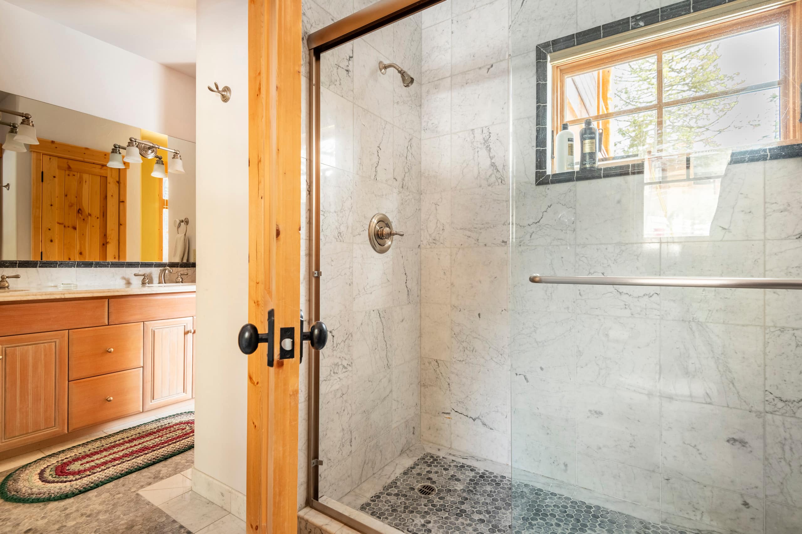 Luxury Swiss Chalet with Hot Tub & Creek Views - Photo 35