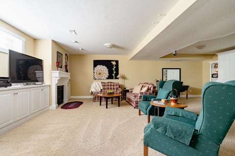 Duplex on a quiet cul-de-sac--lower level only