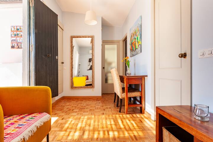 El Born Sunny View Terrace, Quiet, Walk Everywhere gallery image 5