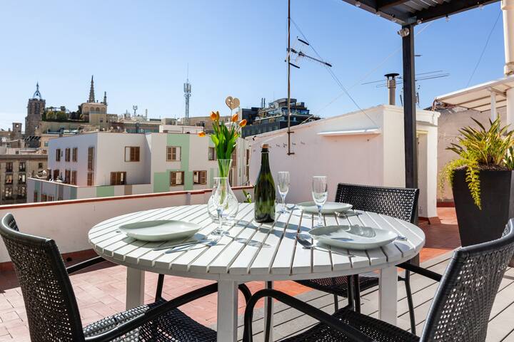 El Born Sunny View Terrace, Quiet, Walk Everywhere gallery image 2