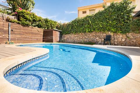 Townhouse-duplex with private pool and garden