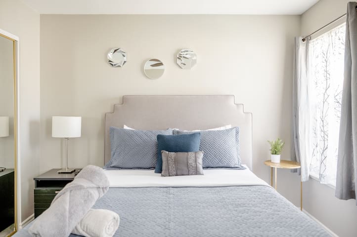 Pool *Spa *6 miles to the Strip