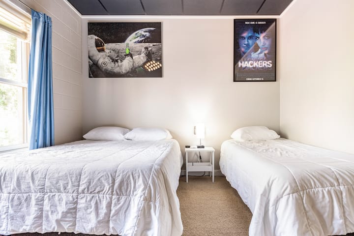 1 Queen Casper memory foam & 1 Twin XL Casper memory foam. Adjustable bases