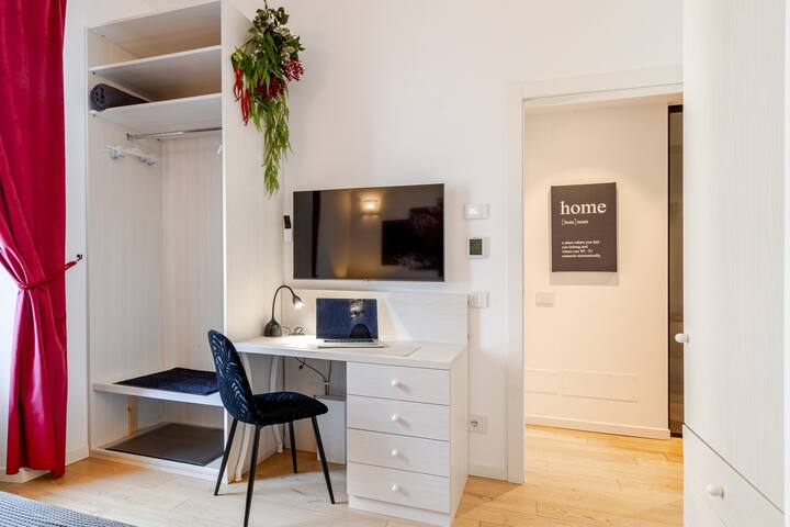 Centrale trilocale, 2 bagni e balconi, Lux, Milano gallery image 4