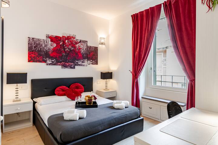 Centrale trilocale, 2 bagni e balconi, Lux, Milano gallery image 2