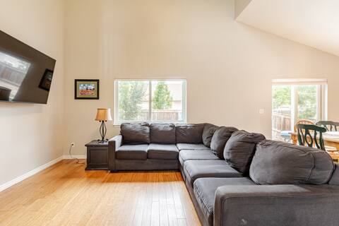 Quiet house with lots of beds at end  of culdesac