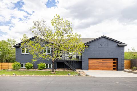 Lrg Home w/ Caboose + option | Hot Tub | Oasis