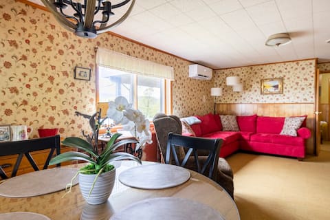 Popular Airbnb listing: Riley Red Inn~ Seneca Lake in Watkins Glen