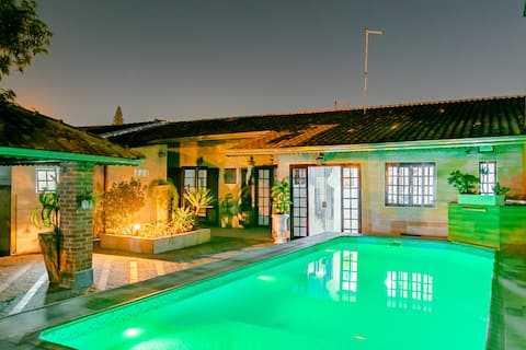 Families, 8–20 people, Wi-Fi, games, gourmet space, 5 parking spaces