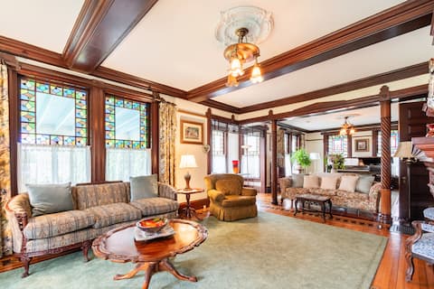 The Lacey Rose - A Victorian Suite