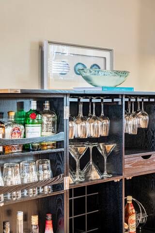 Stately Craftsman- Central Location, DTWN: 1mile gallery image 4