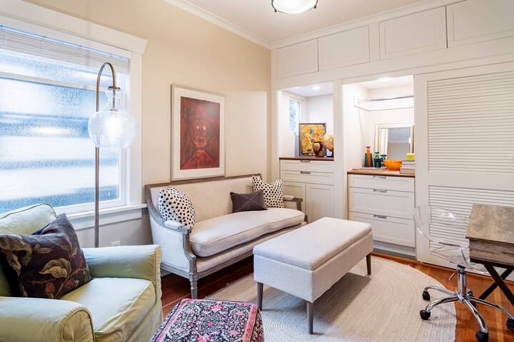 Stately Craftsman- Central Location, DTWN: 1mile gallery image 5