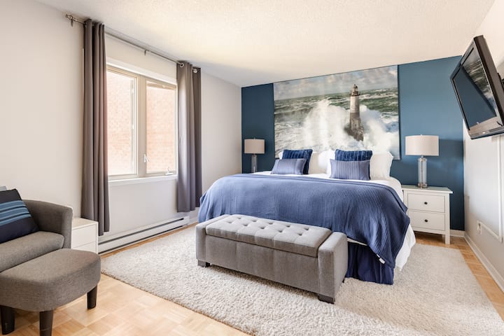 Fully Equipped Condo W/ Heated Indoor Parking - Pointe-Claire