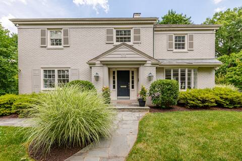 Bright and Modern 3 bedroom home in Allentown