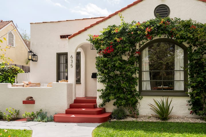 Charming Pet Friendly Casa In The Heart Of La - Los Angeles, CA