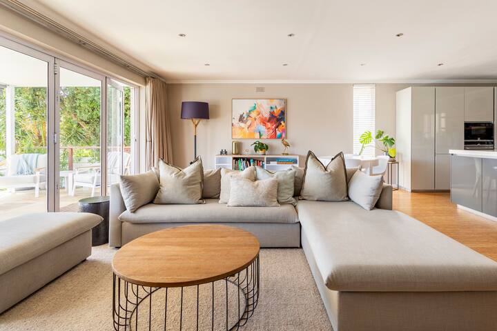 Tranquil waterside retreat gallery image 2