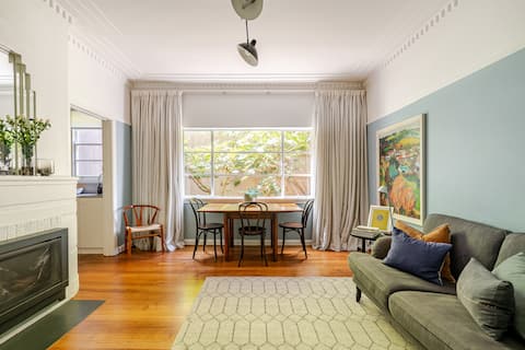 Successful Airbnb property: Evergreen Art Deco Gem | Gardens, MCG, & City Walk in East Melbourne