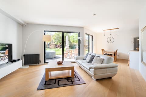 Superb air-conditioned apartment in a great location