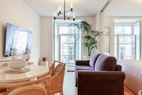 Popular Airbnb listing: Chiado Luxury Apartment Camoes in Misericórdia