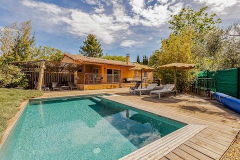 Air-conditioned villa with pool, spa, independent entrance.