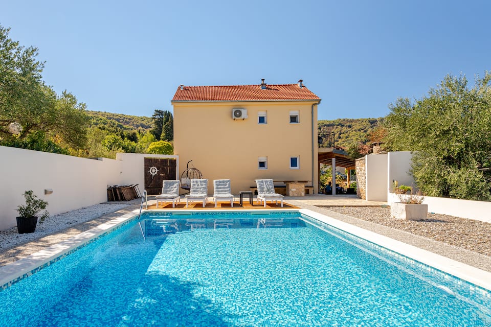 Holiday Home Antonija — photo 1