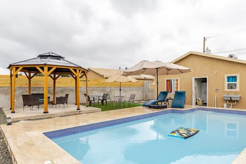 Chillax Island Stay – Pool & Gazebo