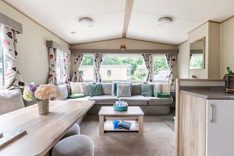 Delightful 2 Bedroom Caravan in Relubbus Penzance