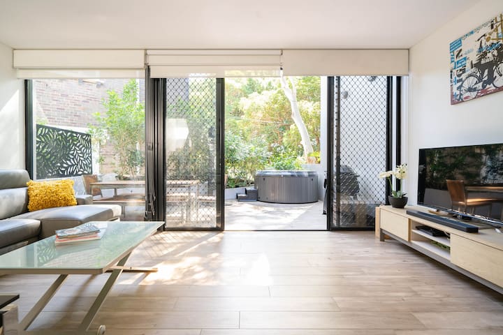 Walking distance to Bondi Beach.