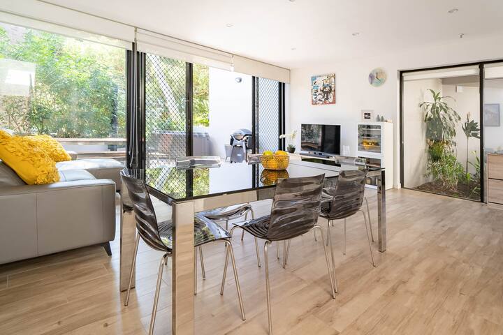 Walking distance to Bondi Beach. gallery image 2