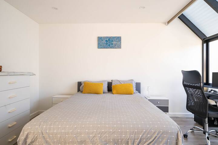 Walking distance to Bondi Beach. gallery image 5