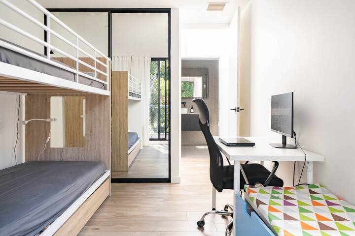 Walking distance to Bondi Beach. gallery image 4