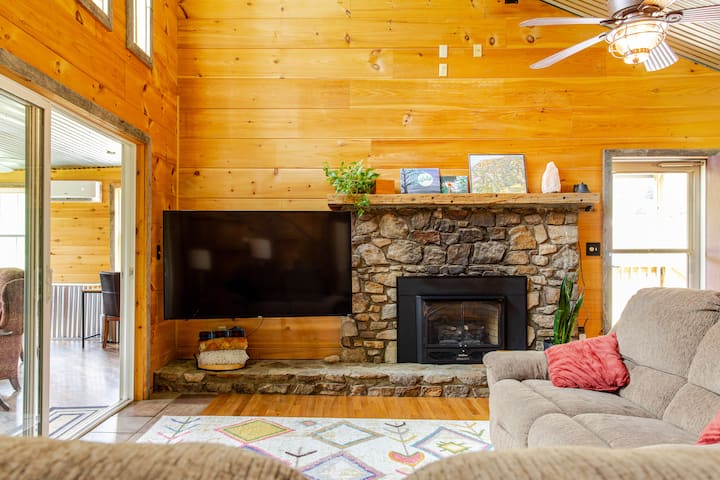 Cabin With A View (Currently Open) - Hot Springs, NC