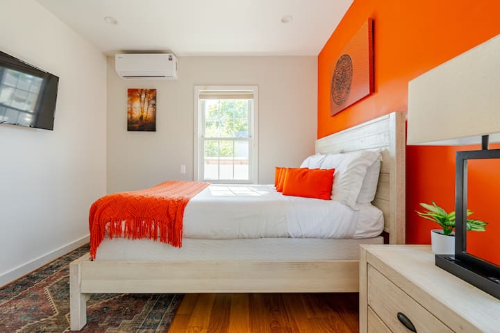 A Splash of Color in the heart of Queens