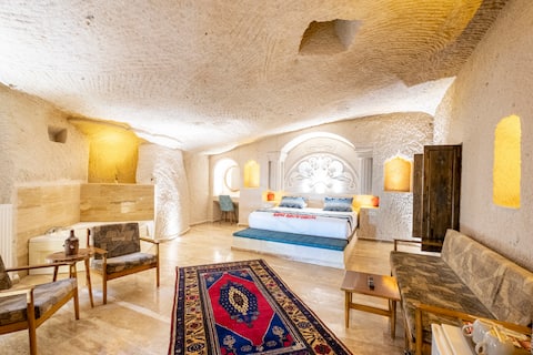Turkish bath and Jacuzzi (101) Farmer Cave House