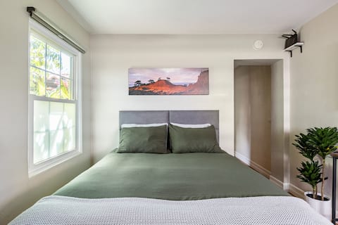 Top performing Airbnb: Studio with Private Patio in College Area