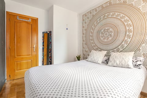 Private room + private bathroom. Nice home.