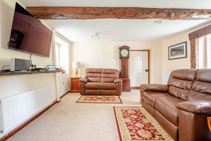 Our 17th Century House Is Minutes From The M5 J23 - サマセット