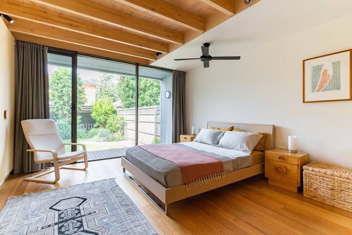 Designer eco home in quiet leafy bayside location gallery image 4