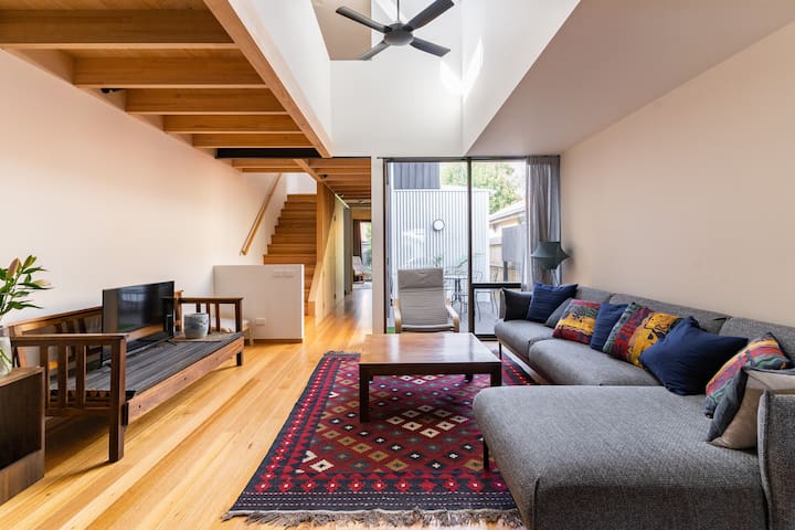 Designer eco home in quiet leafy bayside location