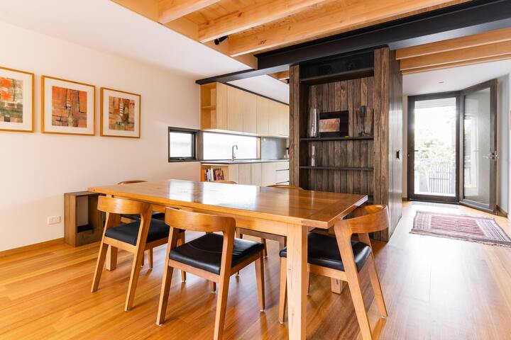 Designer eco home in quiet leafy bayside location gallery image 2