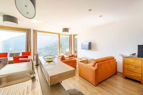 Popular Airbnb listing: Luxurious Apartment - 6 Pers in Zell Am See