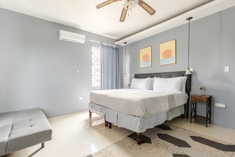 Salem Suites2:1BR accross from Sharkies Restaurant