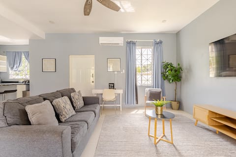 Salem Suites2:1BR accross from Sharkies Restaurant