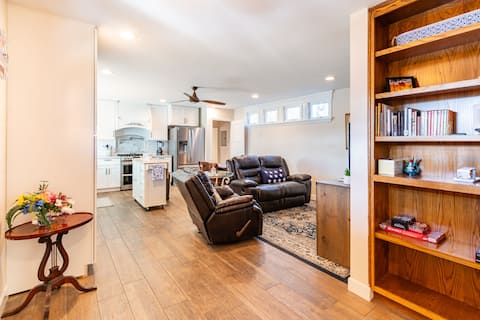 Hidden Gem 2 bedroom sleeps 8 family friendly