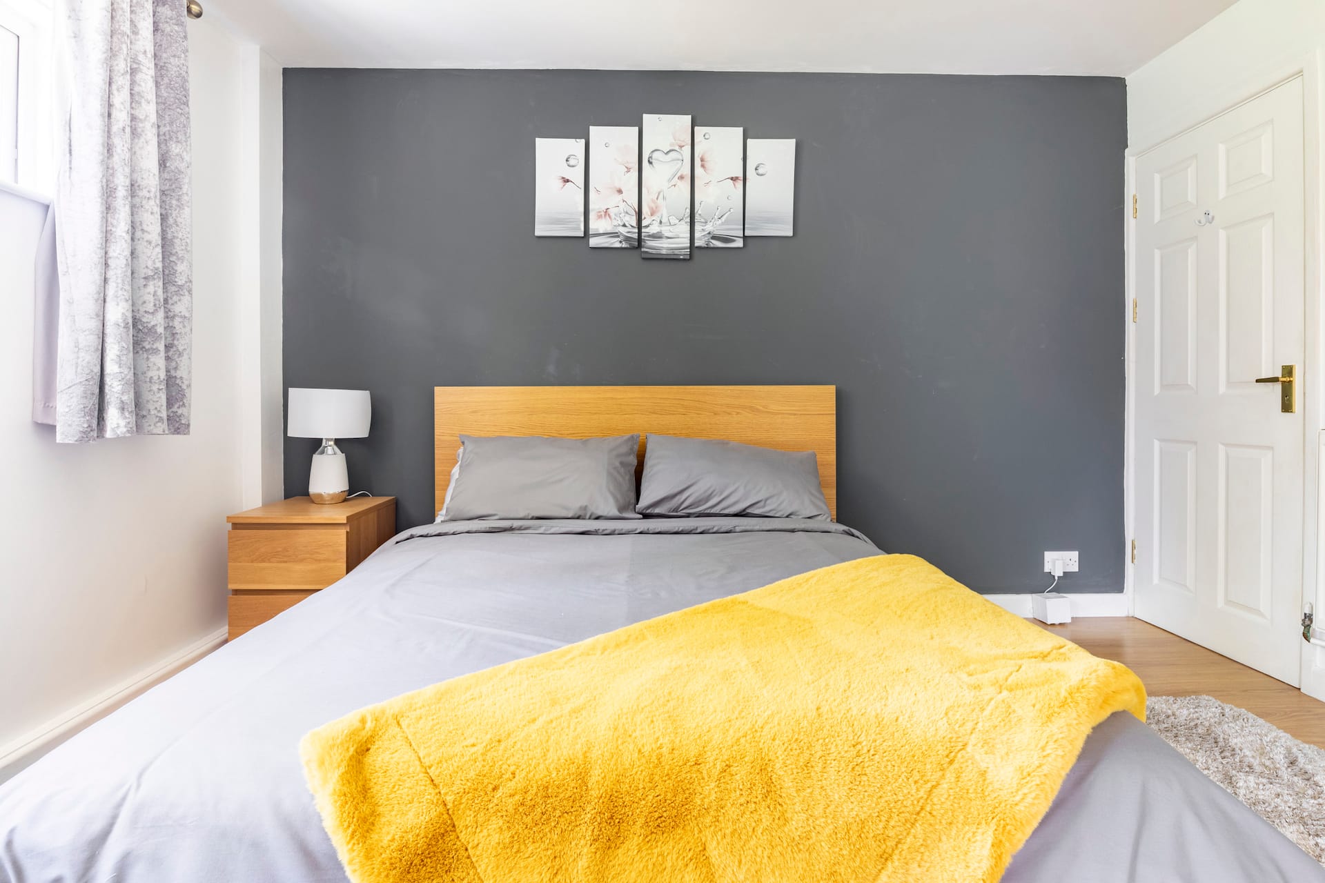 Adorable 1 bed canal-side self-contained annexe