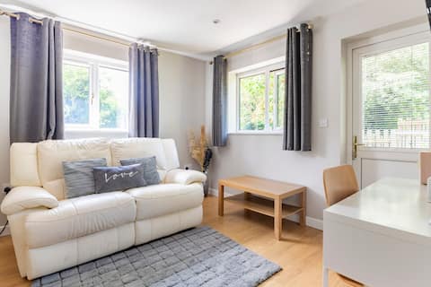 Popular Airbnb listing: Adorable 1 bed canal-side self-contained annexe in Milton Keynes