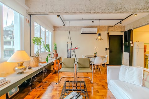 Modern Loft Style in downtown 2 bedrooms 4 people