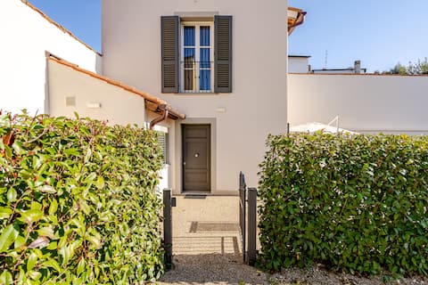 Reserved Parking 3 min to Station FLR PISA SIENA