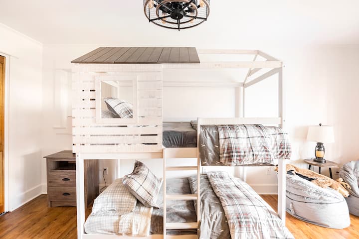 Poschodová izba na hlavnom poschodí ranča